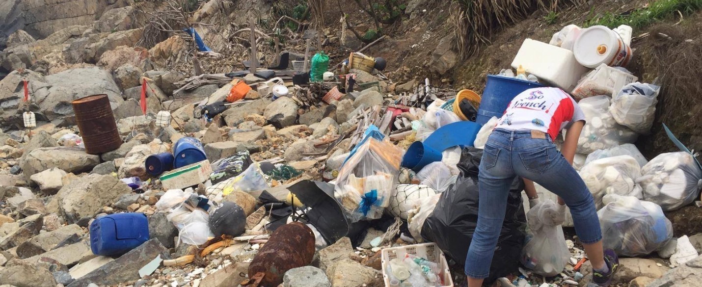 Sous les déchets la plage – Replay