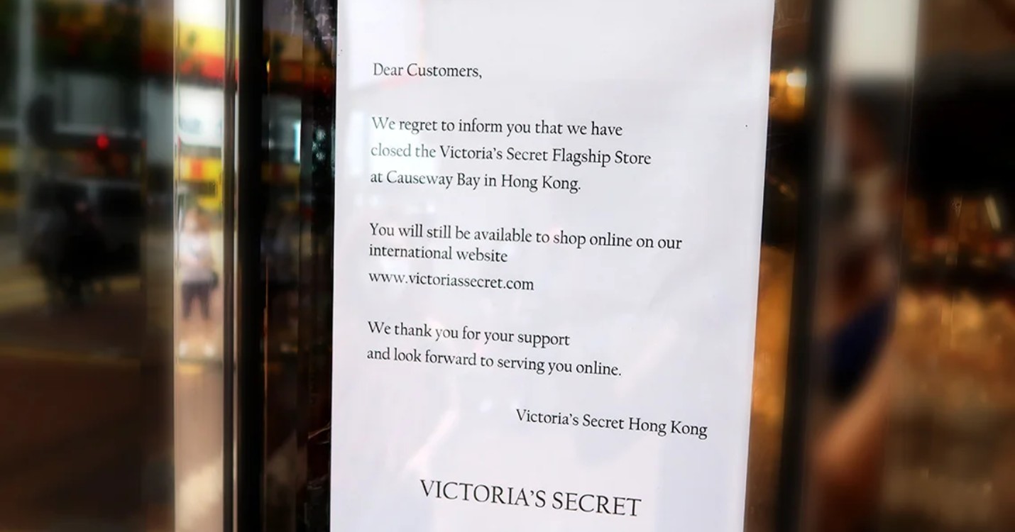 L’aéroport international de Hong Kong en difficulté, Victoria’s Secret ferme à Causeway Bay