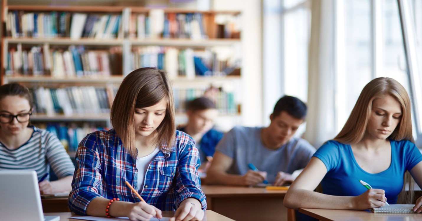 Réouverture des lycées, bac, bourses scolaires: entretien avec Samantha Cazebonne