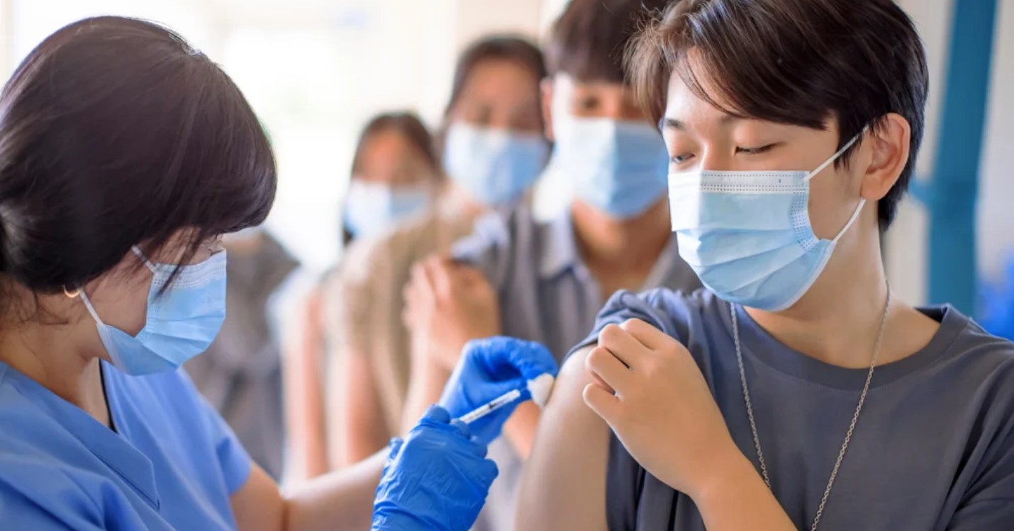 Ouverture de la vaccination dès 12 ans, le G7 veut absolument contrer la Chine