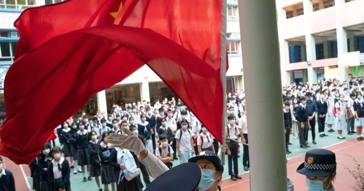 Le drapeau national bientôt dans les écoles de la ville, ouverture de la « COP 15 » en Chine