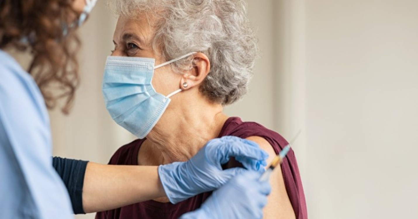 Voyage et passe sanitaire en France pour les plus de 65 ans