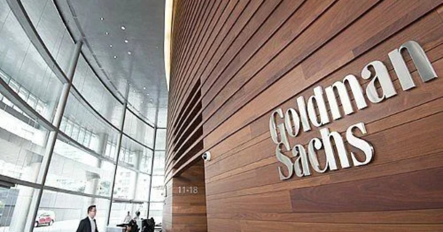 Vaccination obligatoire pour les employés de Goldman Sachs, les USA suspendent 44 vols vers la Chine