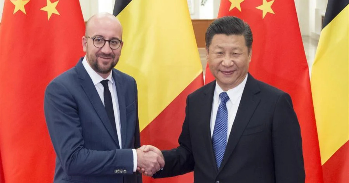 Rencontre entre le Président du Conseil européen et Xi Jinping, Drucker à l’ouvrage