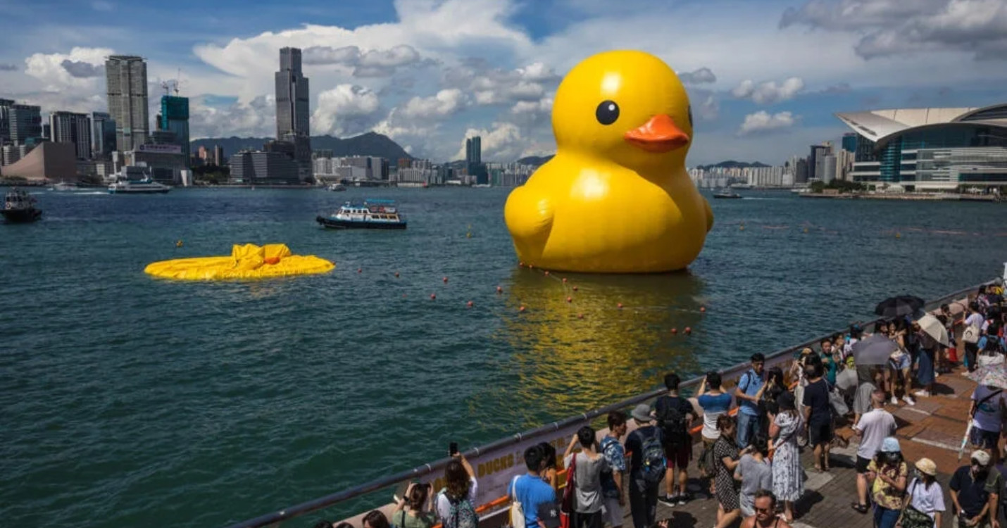 Le canard géant de retour à Hong Kong 10 ans plus tard