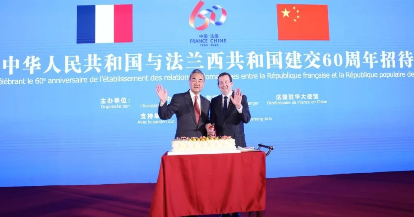 60e anniversaire de l’établissement des relations diplomatiques France/Chine, Café HK Accueil