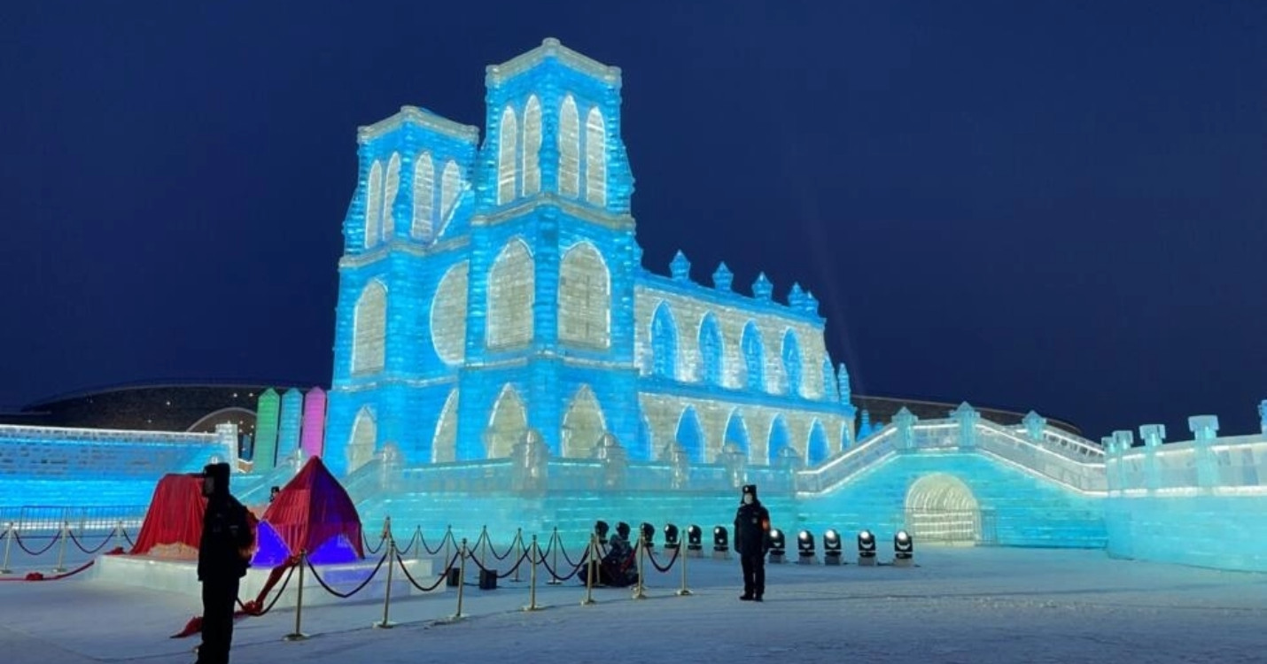 Une Notre-Dame de Paris en glace à Harbin, CHORUS Théâtre présente Peau d’Âne »
