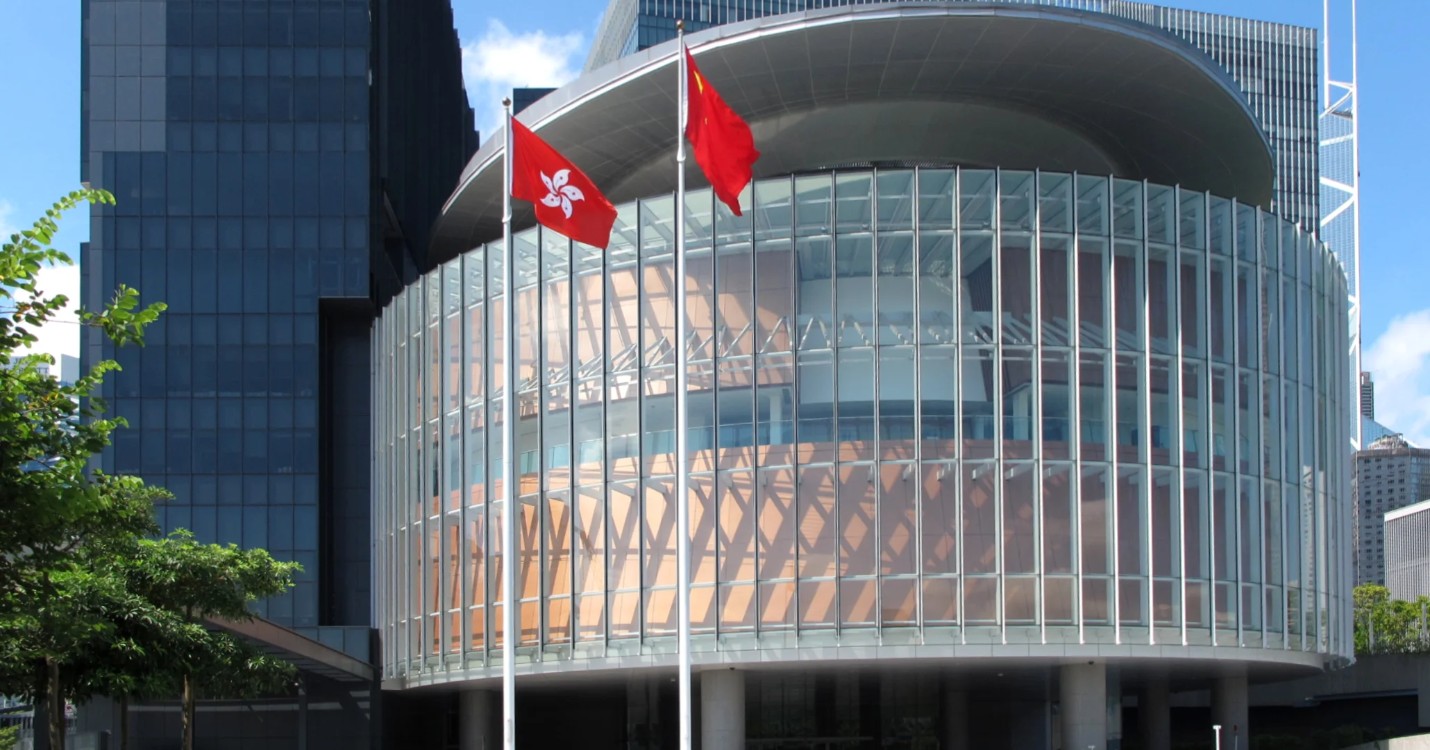 30 % des bars de HK fermés définitivement, pour Carrie Lam, la porte du LegCo est ouverte à tous