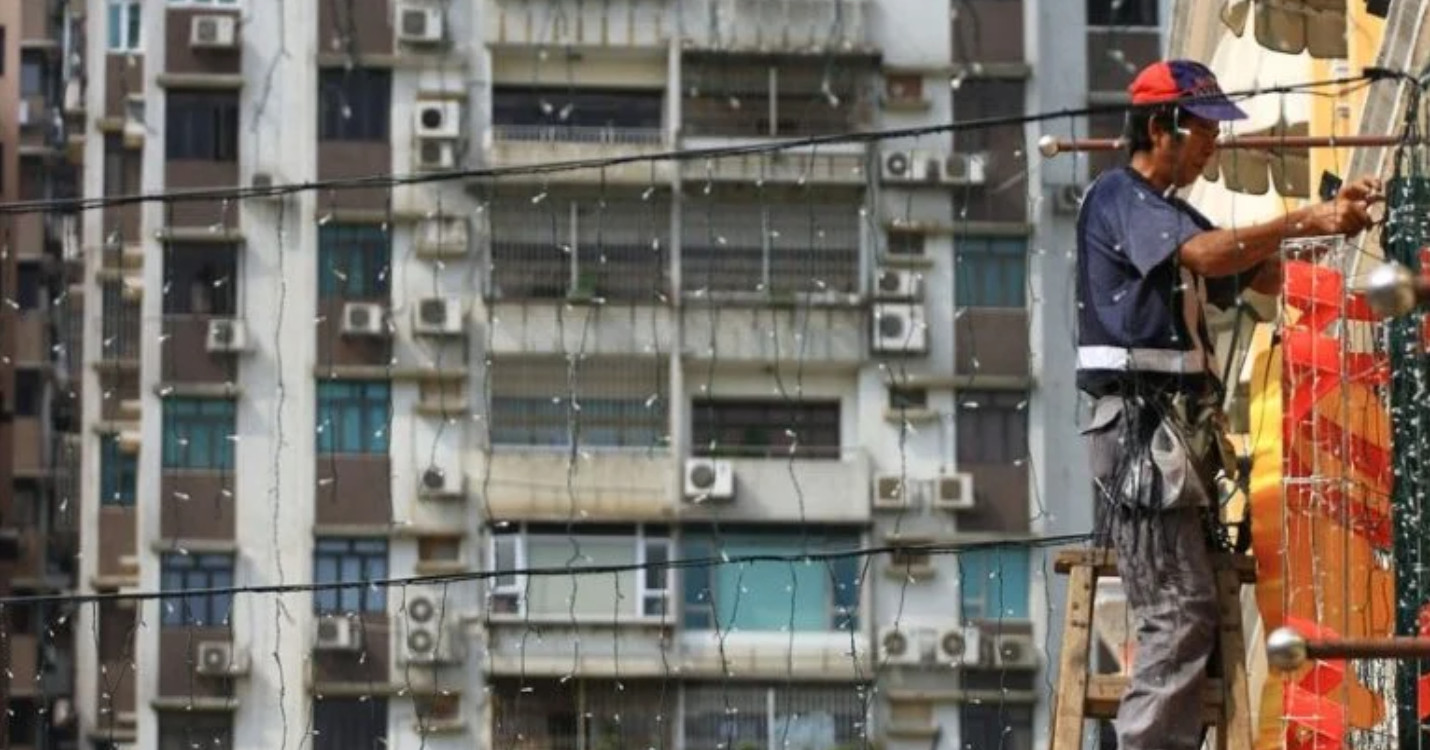 Crise du chômage dans le secteur de la construction – L’humoriste Amandine Lourdel à Hong Kong