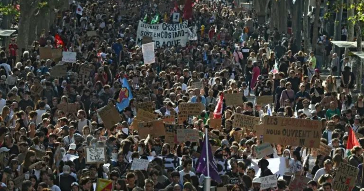 Crise lycéenne en France, comment l’expliquer à l’étranger ?
